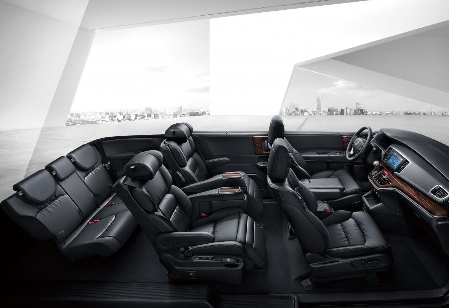 Интерьер Honda Odyssey Sport Hybrid 2019 года  (фото 21 из 40)